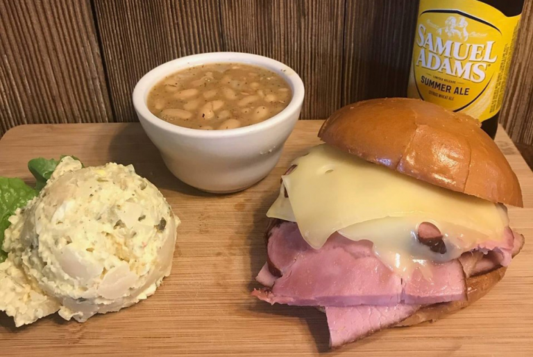 About Our Family Friendly Restaurant in Horseshoe Bend, ID Locking